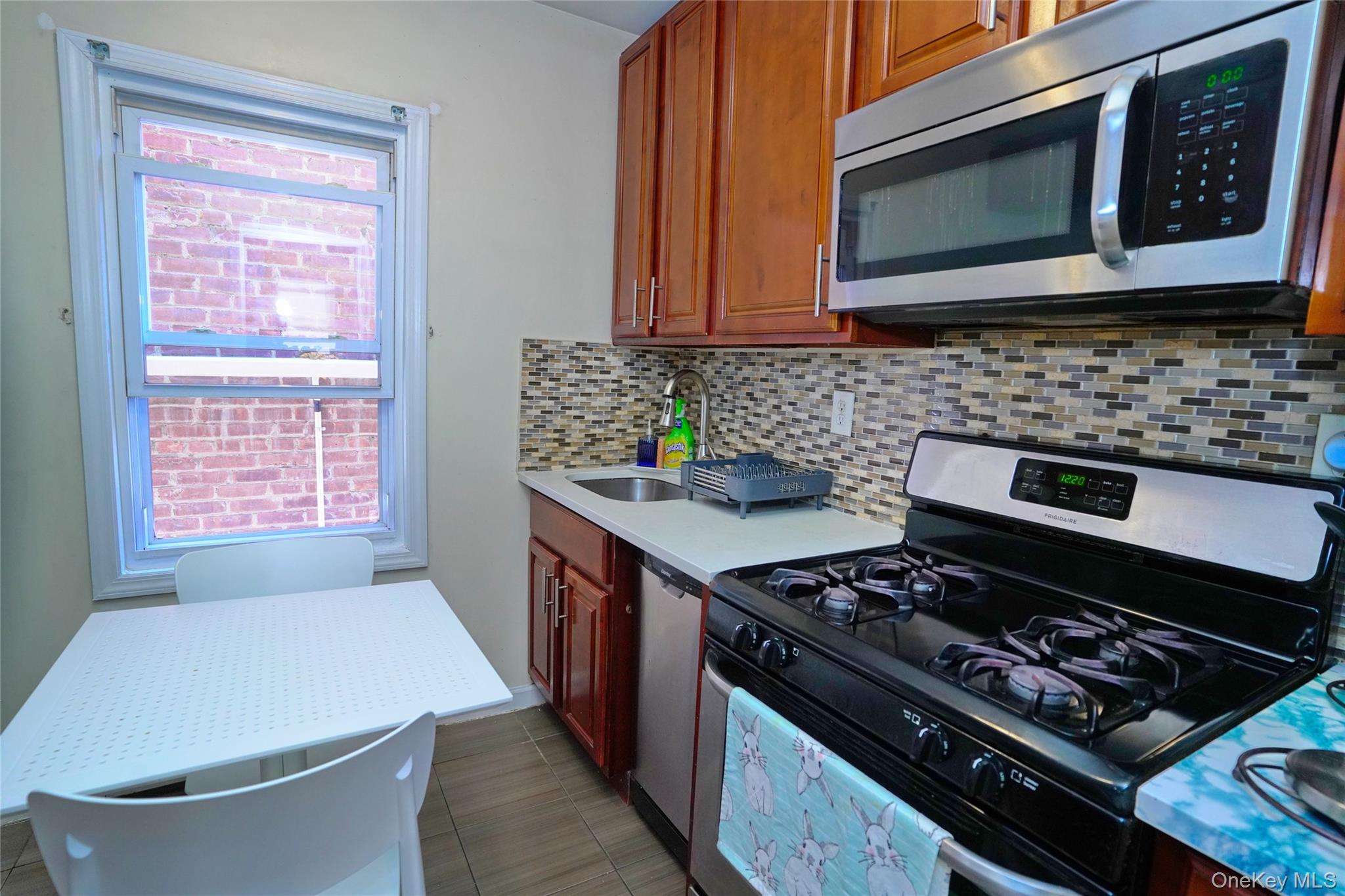 89-10 91 Avenue Property Photo 7