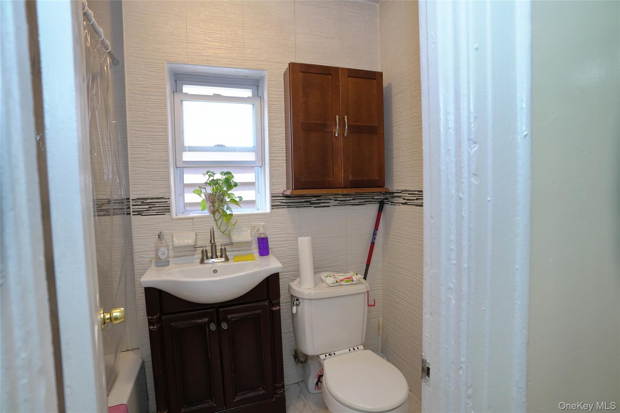 89-10 91 Avenue Property Photo 14