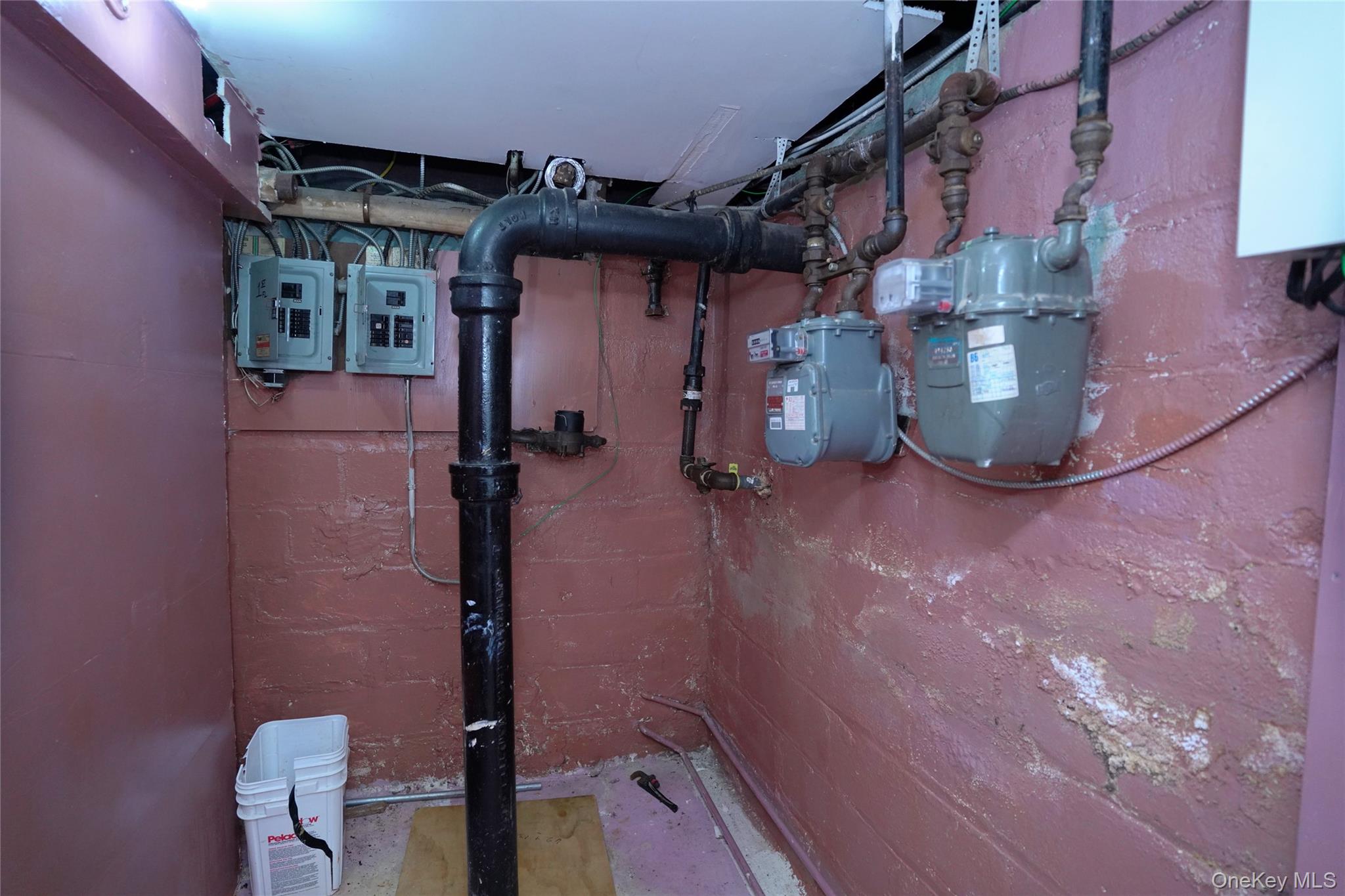 89-10 91 Avenue Property Photo 18