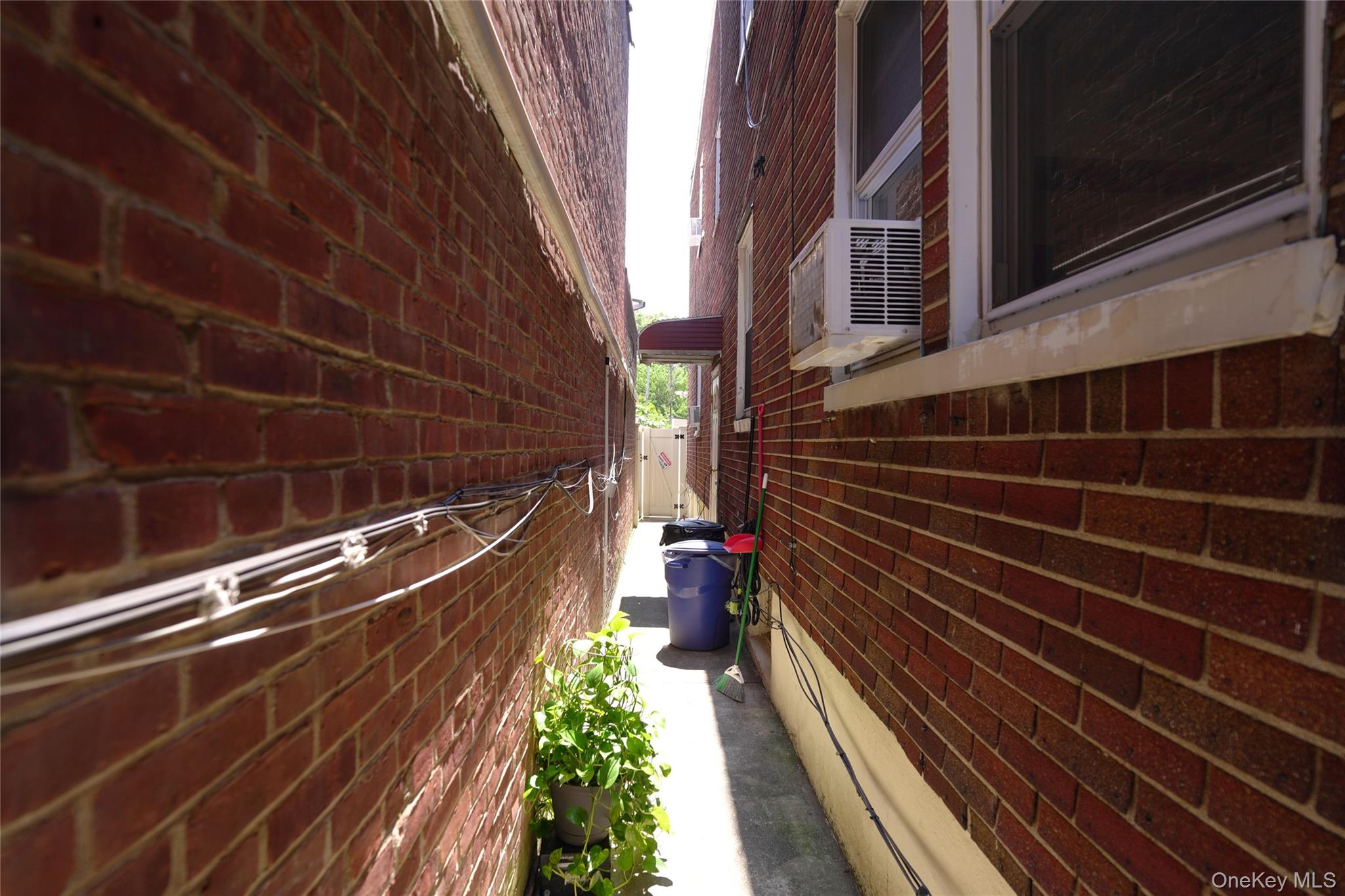 89-10 91 Avenue Property Photo 24