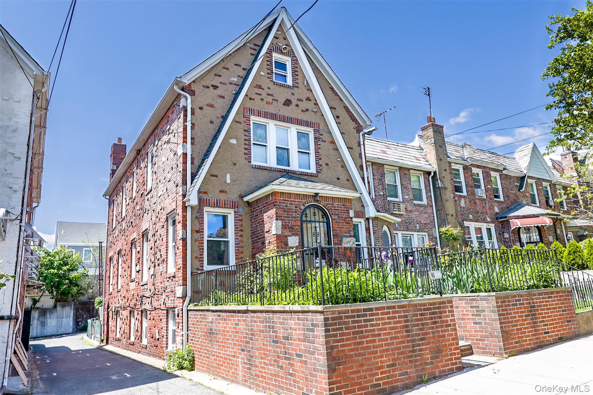 5428 65th Place Property Photo 1