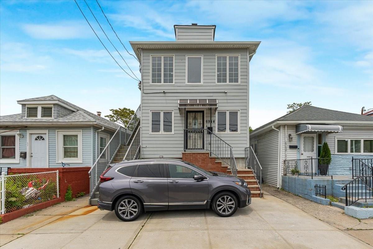 6944 Thursby Avenue Property Photo 2