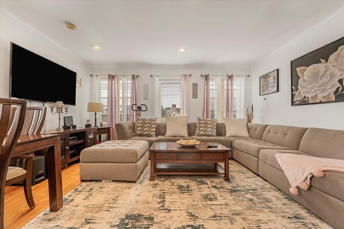 6944 Thursby Avenue Property Photo 3