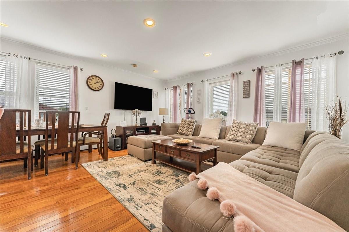 6944 Thursby Avenue Property Photo 4