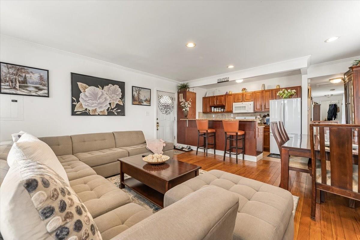 6944 Thursby Avenue Property Photo 5