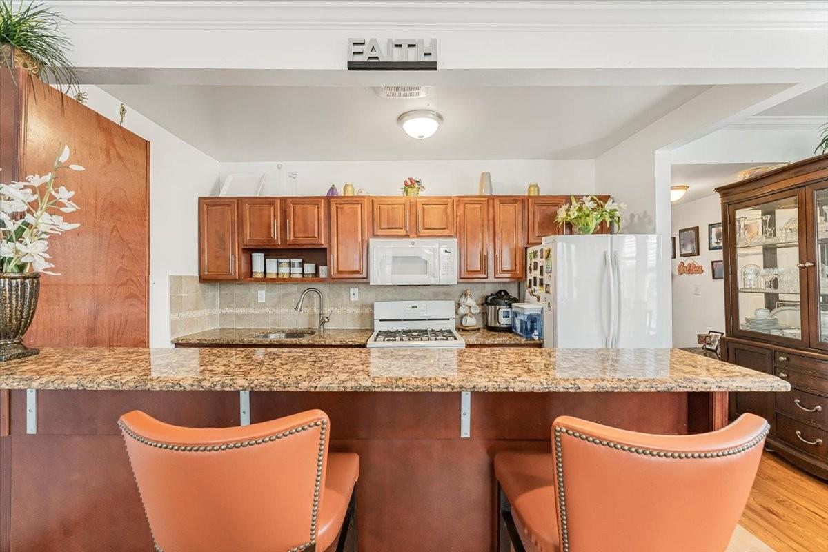 6944 Thursby Avenue Property Photo 6