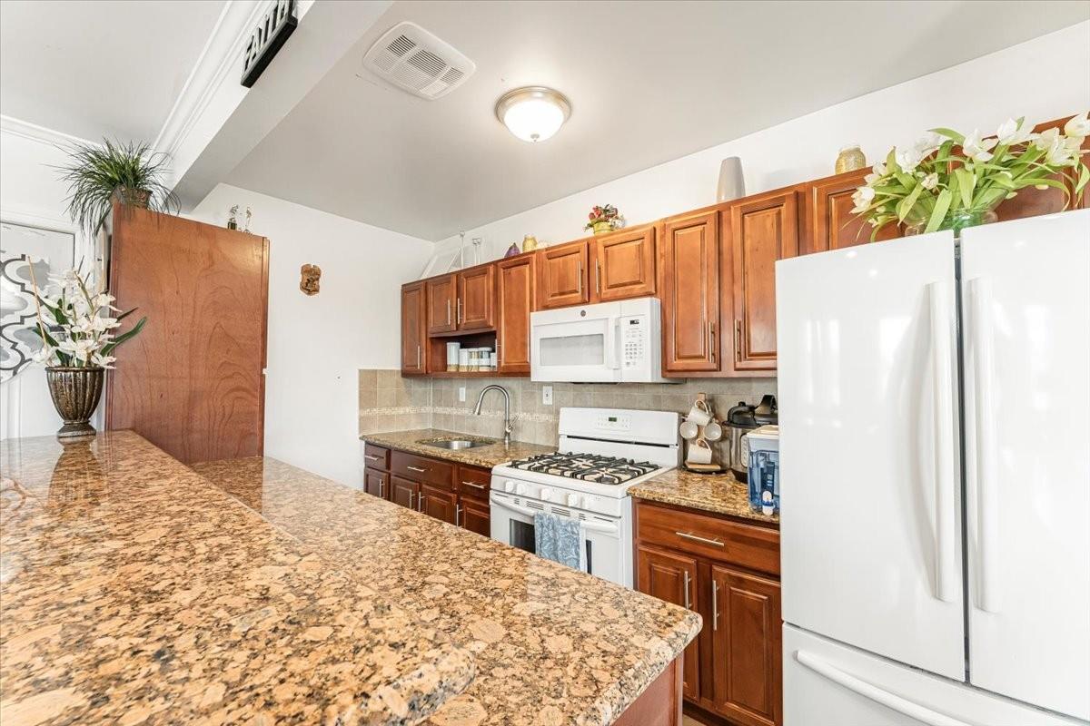 6944 Thursby Avenue Property Photo 7