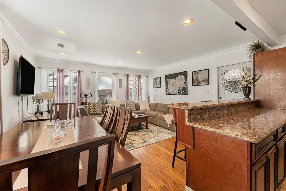 6944 Thursby Avenue Property Photo 9