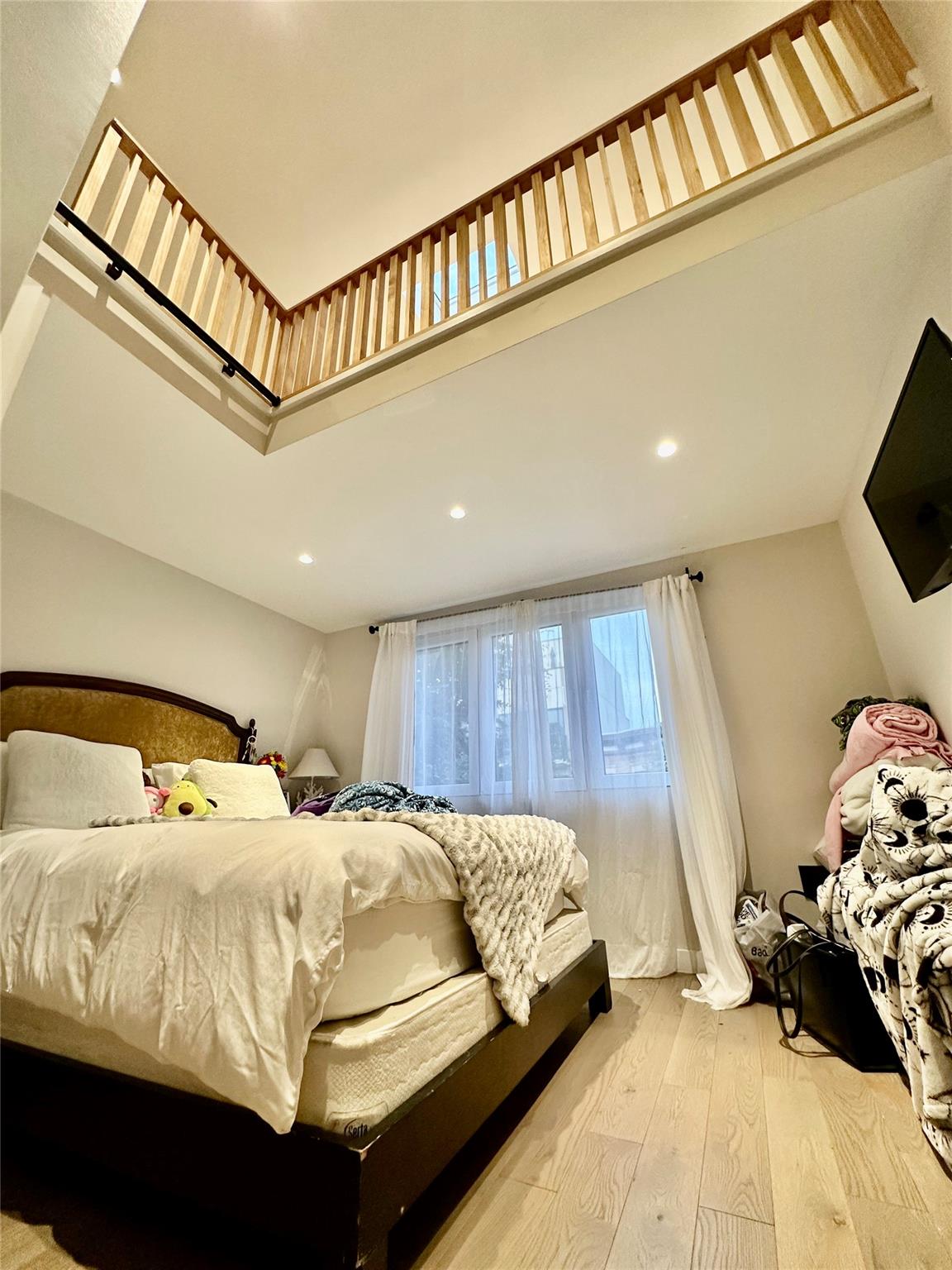 25-64 38th Street Property Photo 2