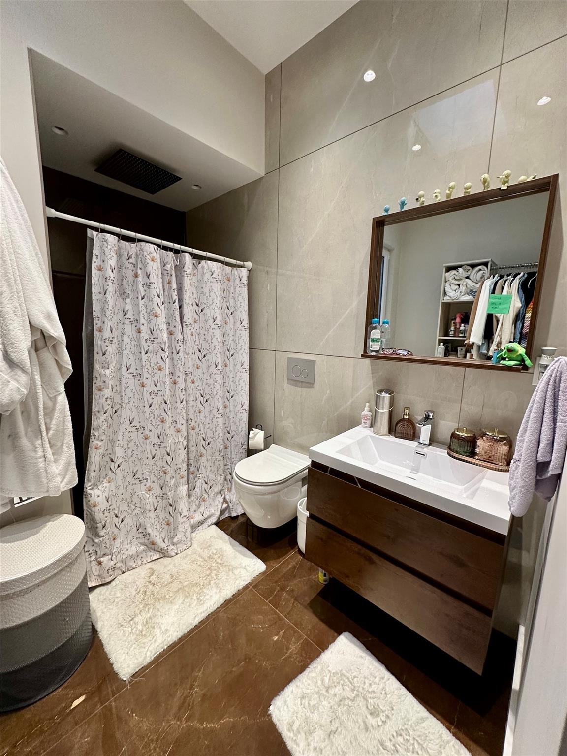 25-64 38th Street Property Photo 5