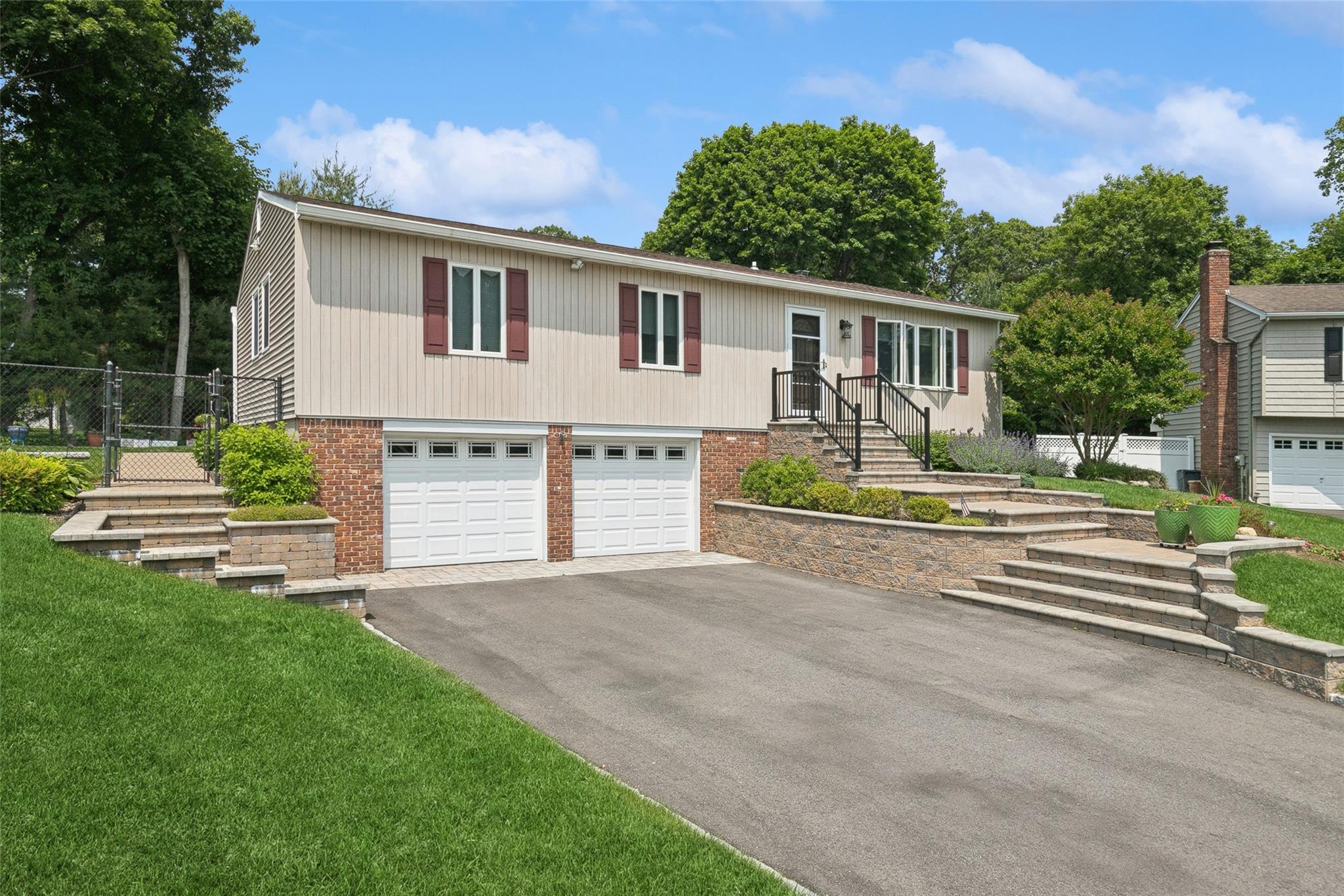6 Stardom Court Property Photo 1