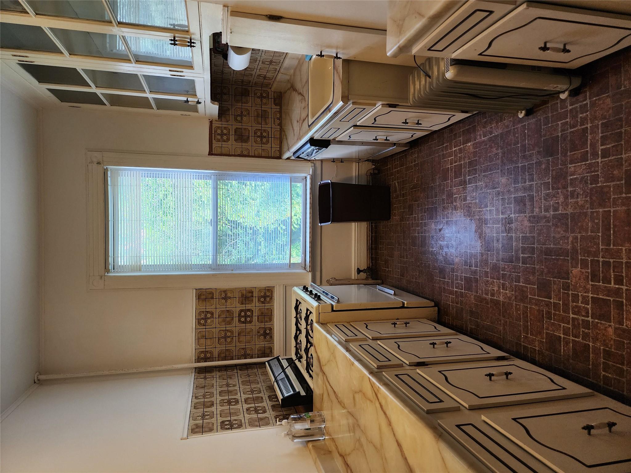 12-21 30th Drive Property Photo 13