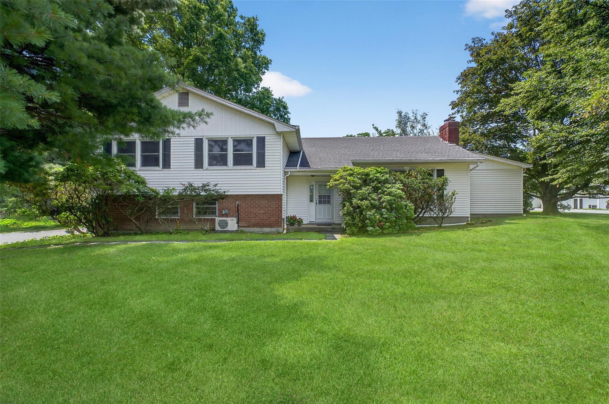 21 Sunnycrest Road Property Photo 1