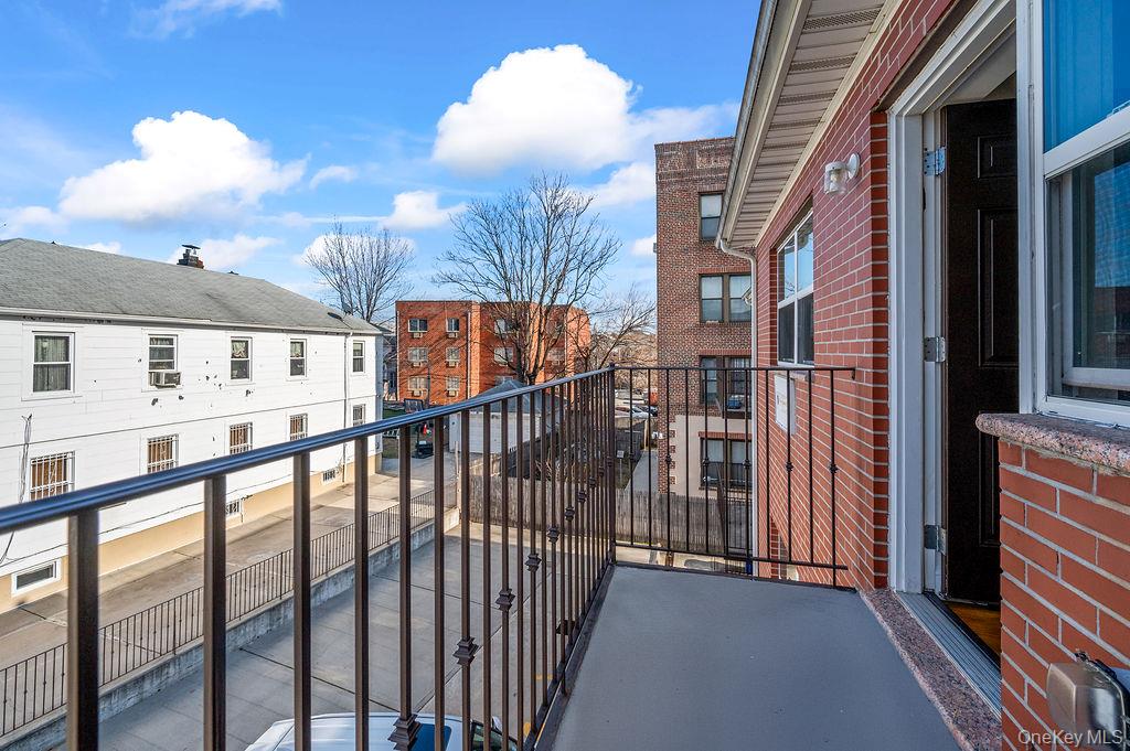 16001 Sanford Avenue Property Photo 14