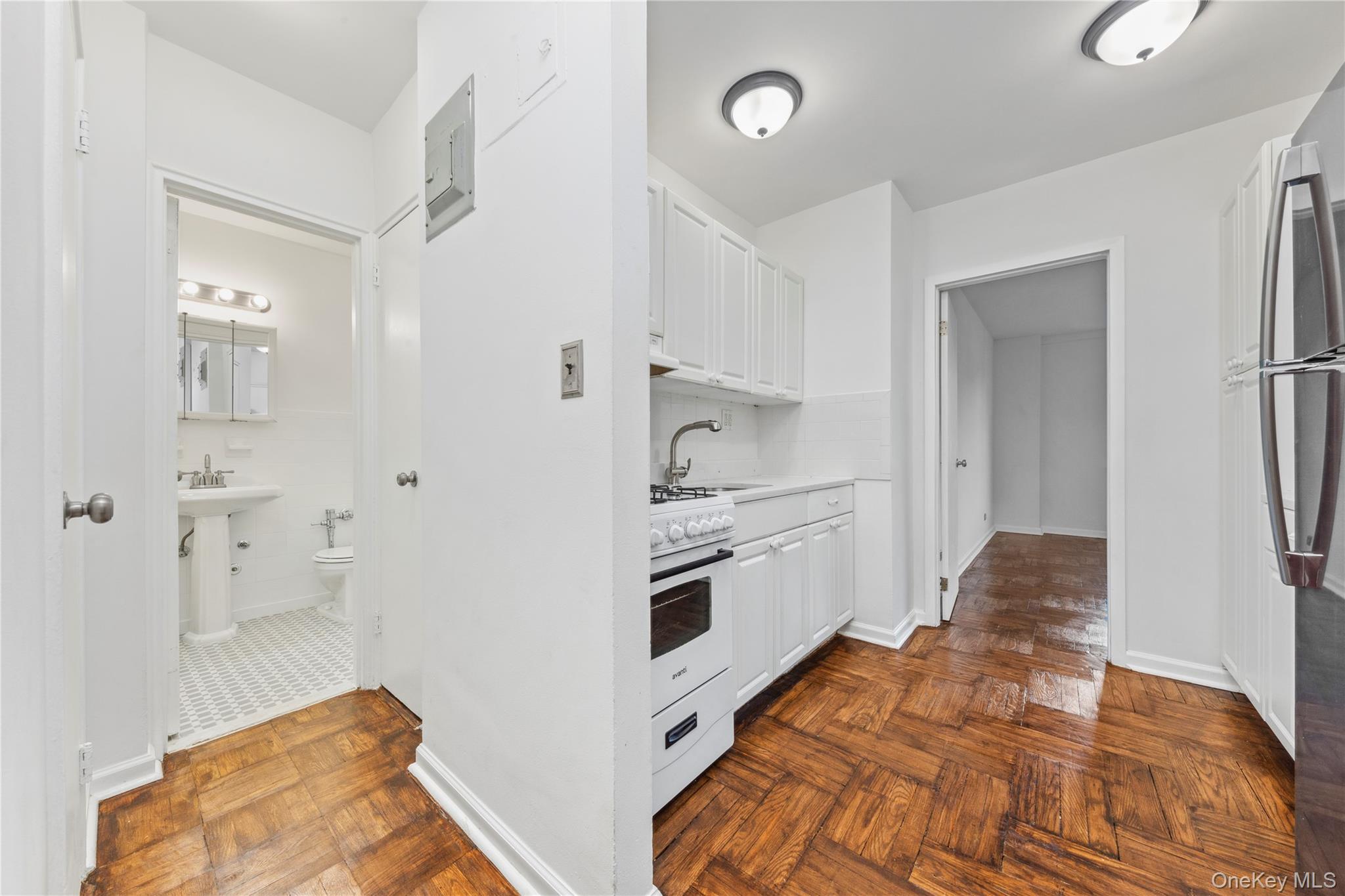 5355 Henry Hudson Parkway 4g Property Photo 6