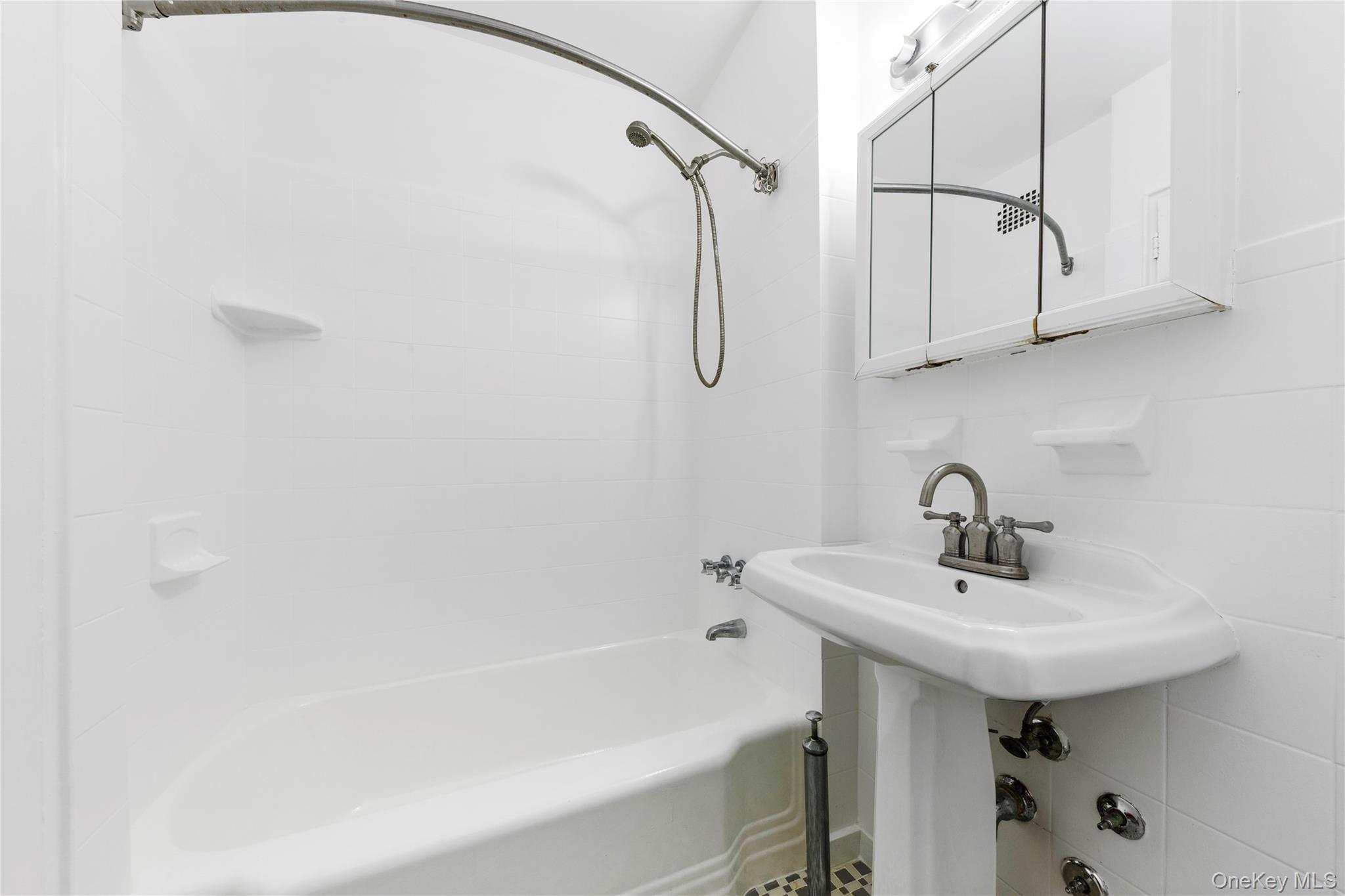 5355 Henry Hudson Parkway 4g Property Photo 8