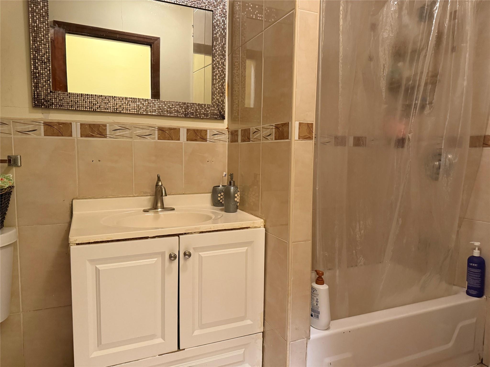 35-46 92 St Street Property Photo 5