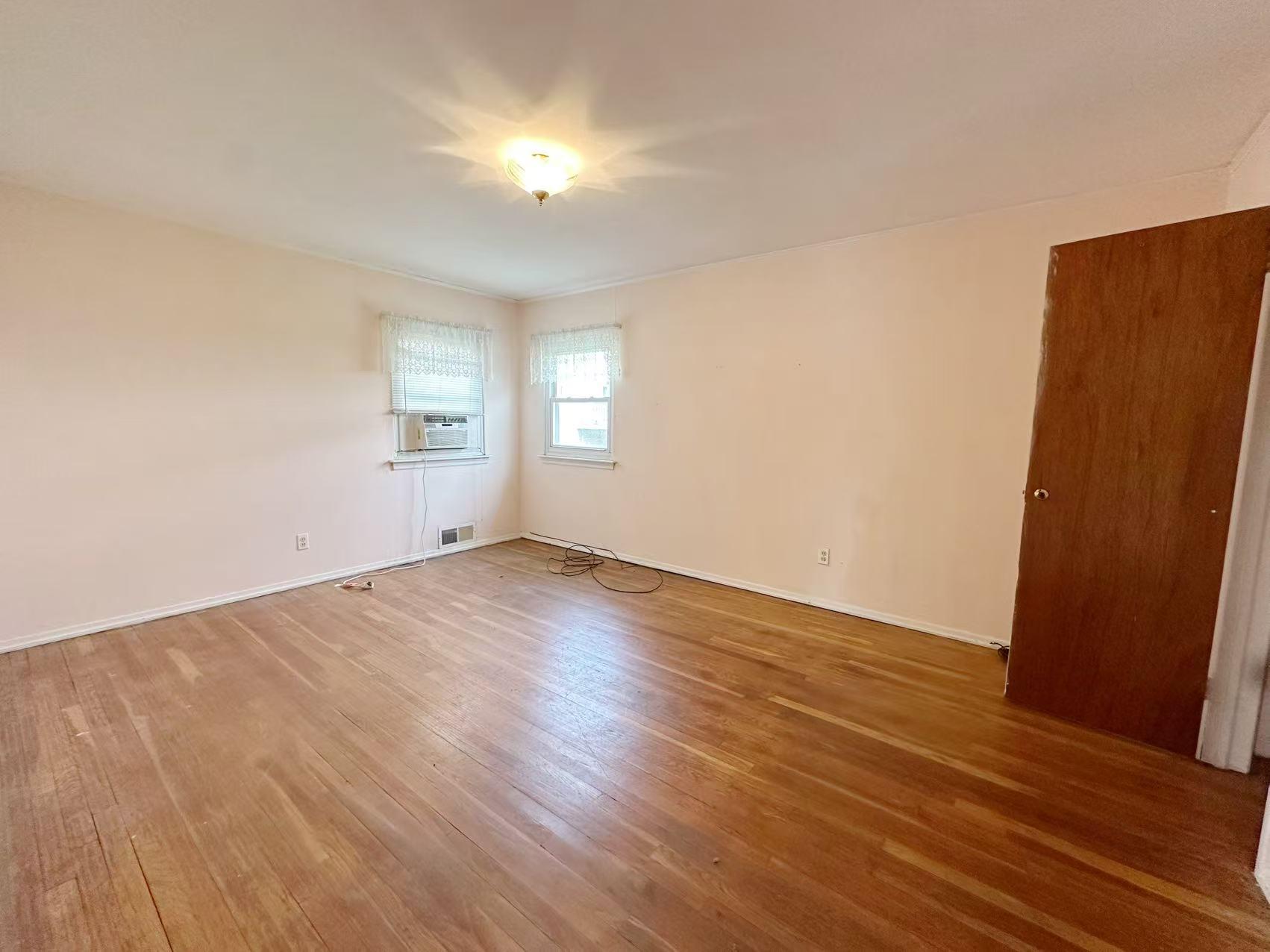 2311 Whitestone Expressway Property Photo 3