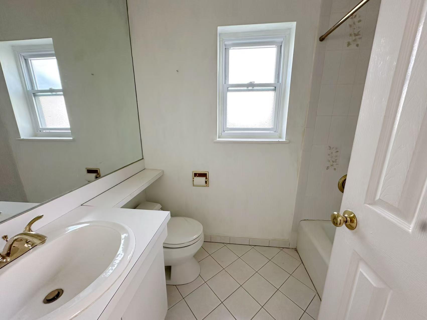 2311 Whitestone Expressway Property Photo 4