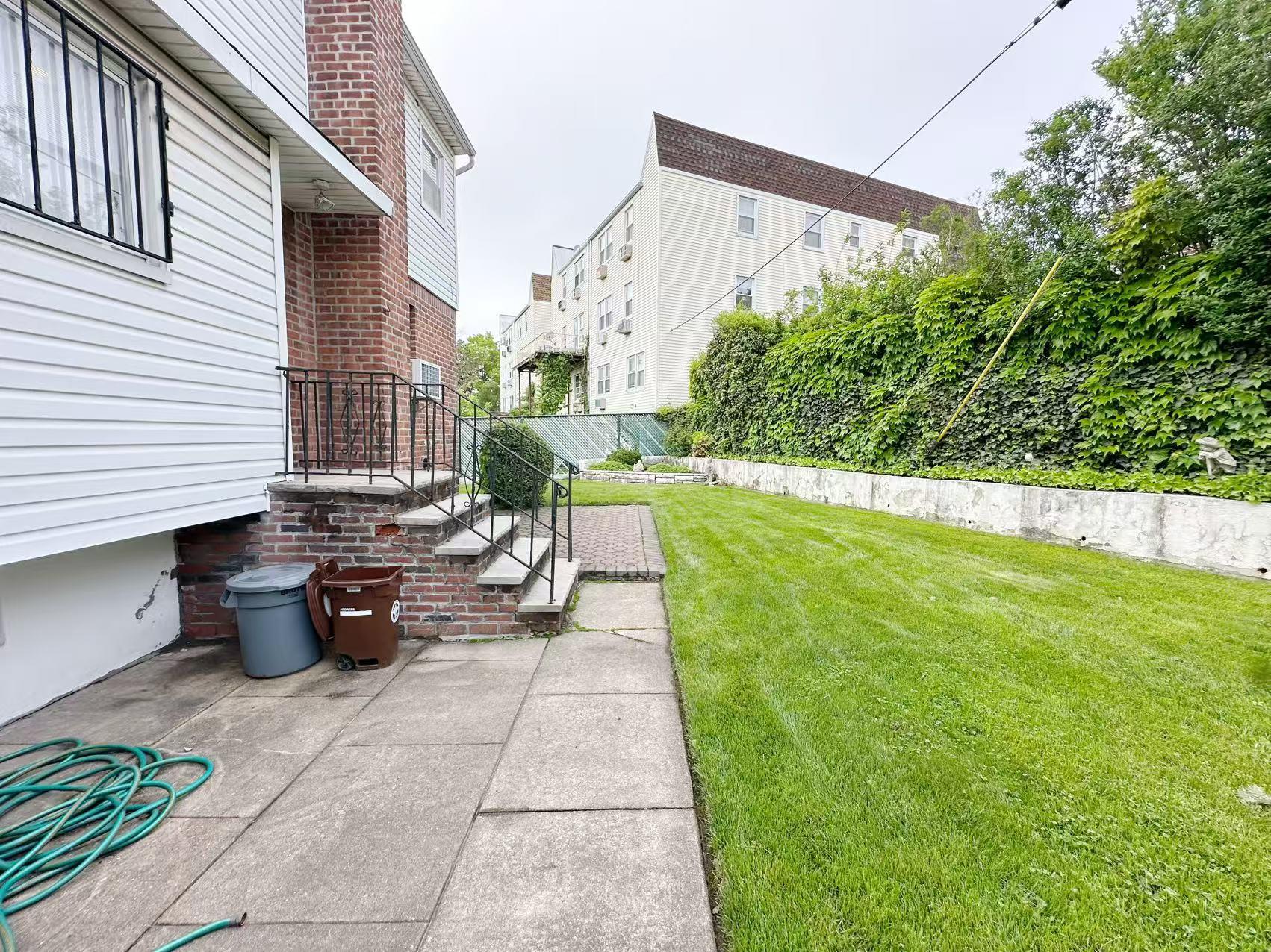 2311 Whitestone Expressway Property Photo 6