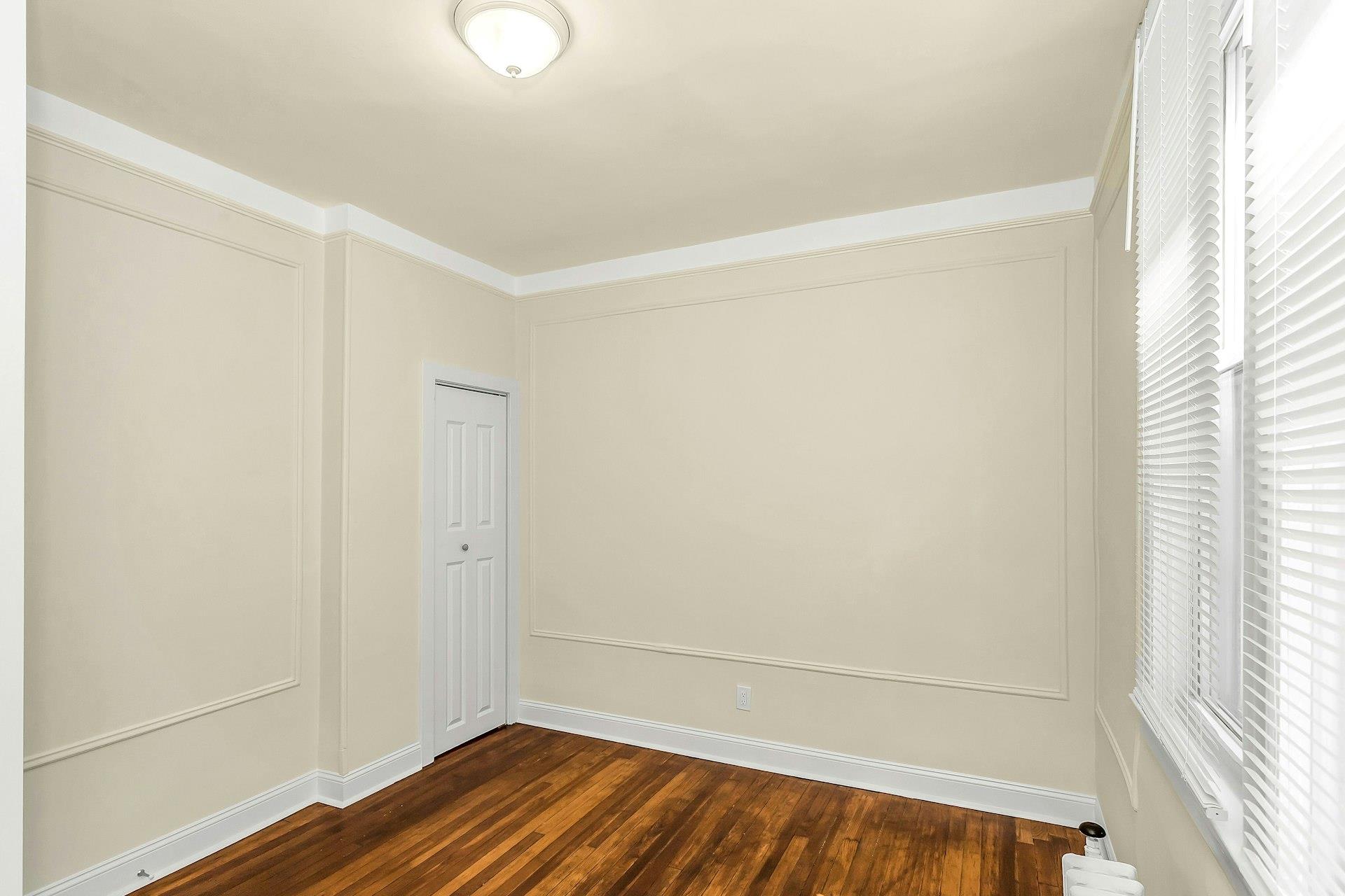 25-34 42nd Street Property Photo 14