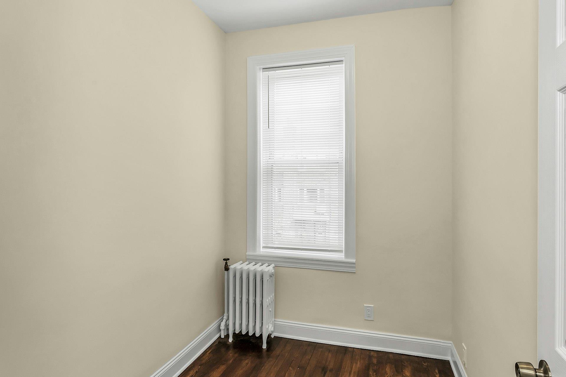 25-34 42nd Street Property Photo 21