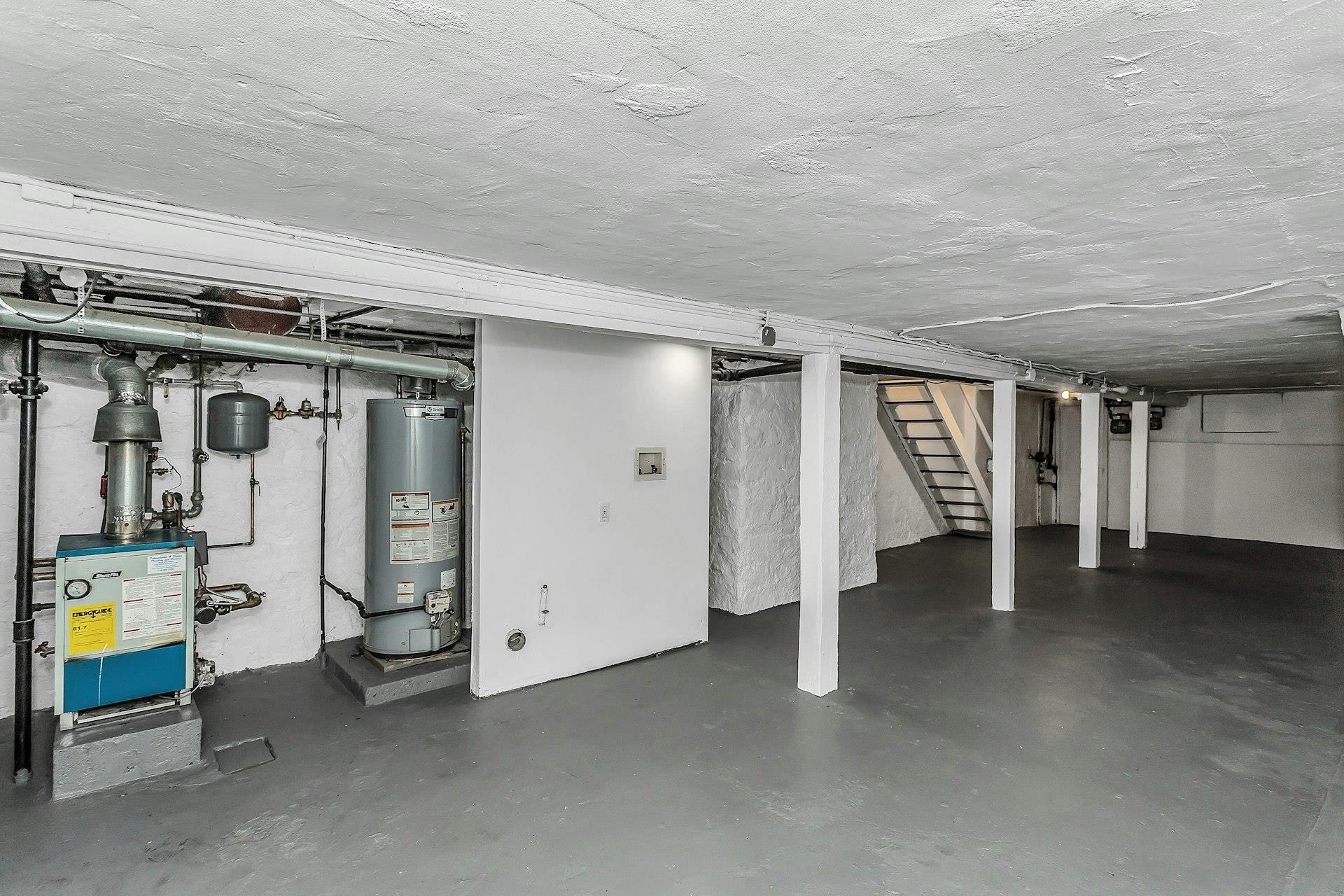 25-34 42nd Street Property Photo 23