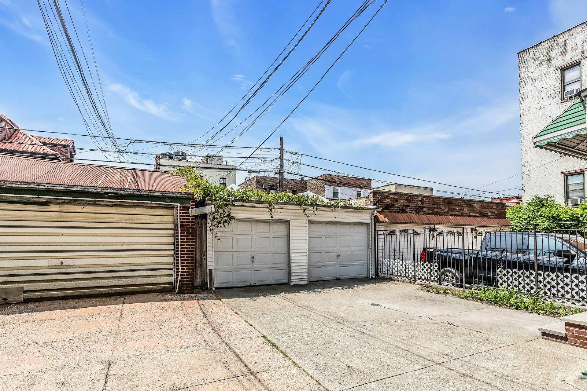 25-34 42nd Street Property Photo 26