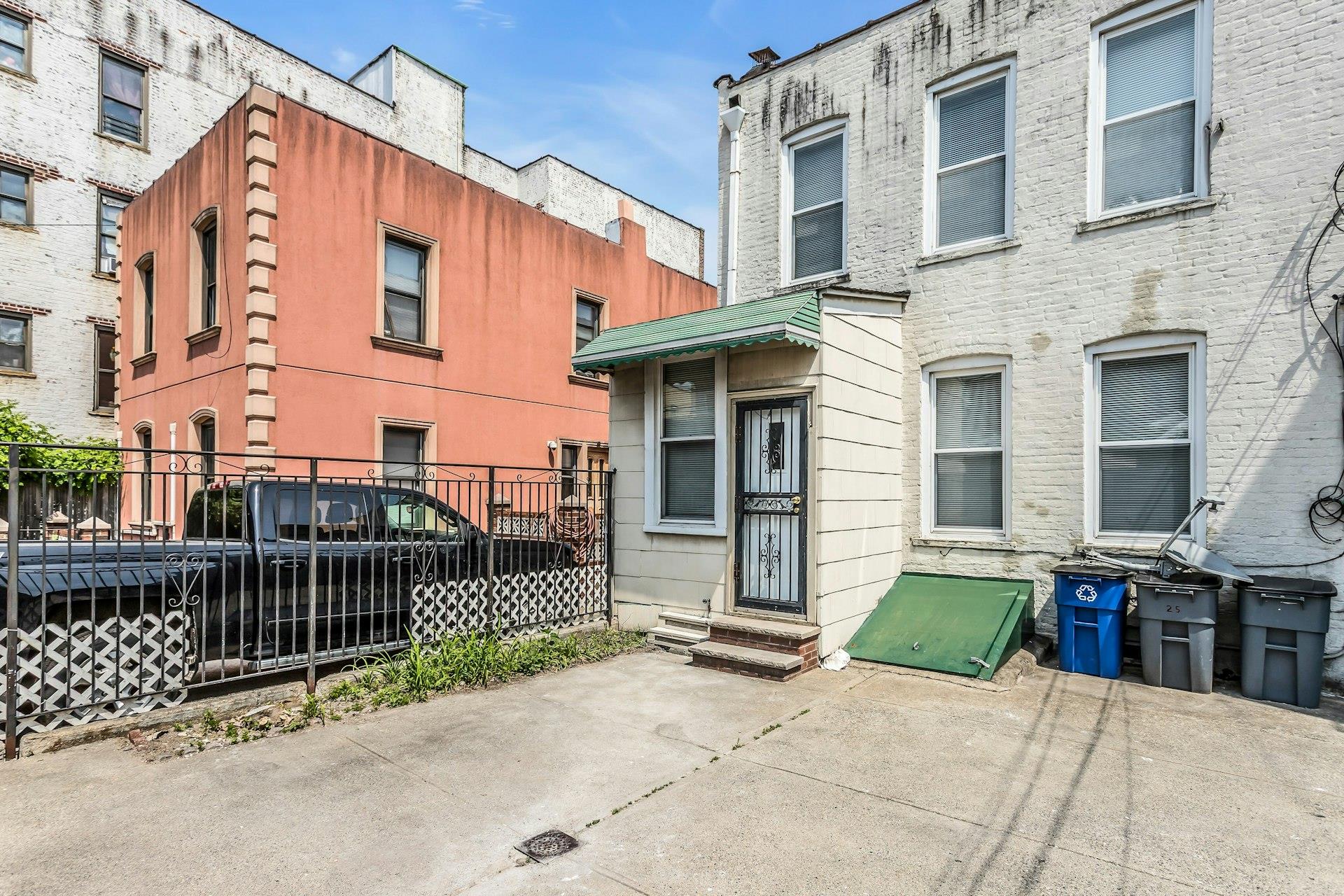 25-34 42nd Street Property Photo 27