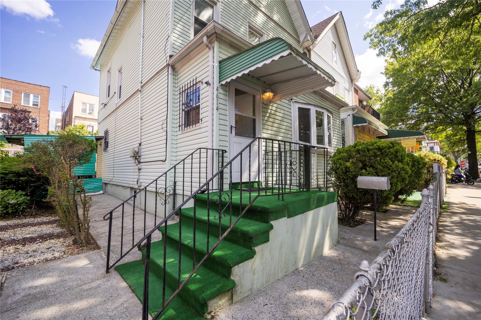 4614 Carpenter Avenue Property Photo 1