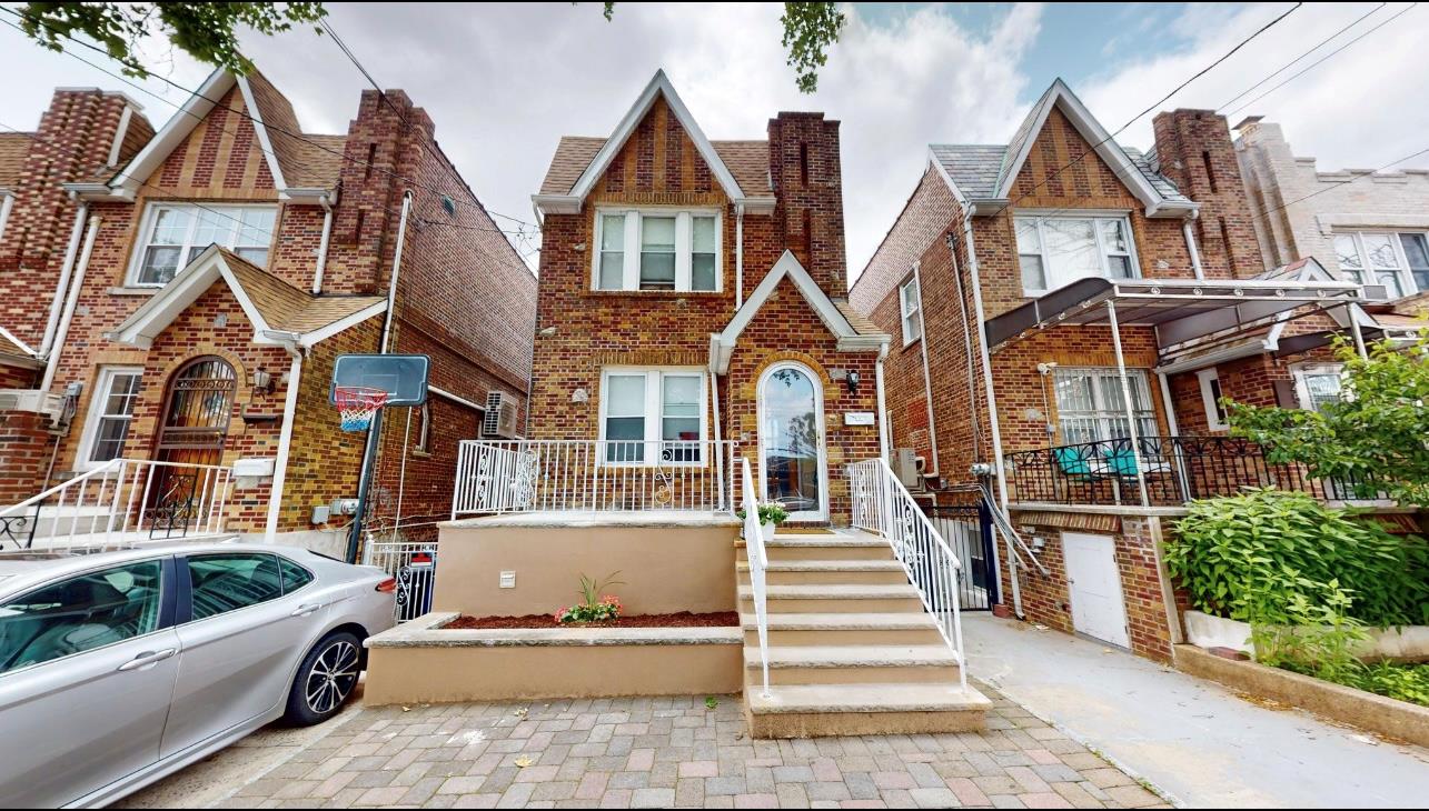 2547 Laconia Avenue Property Photo 1