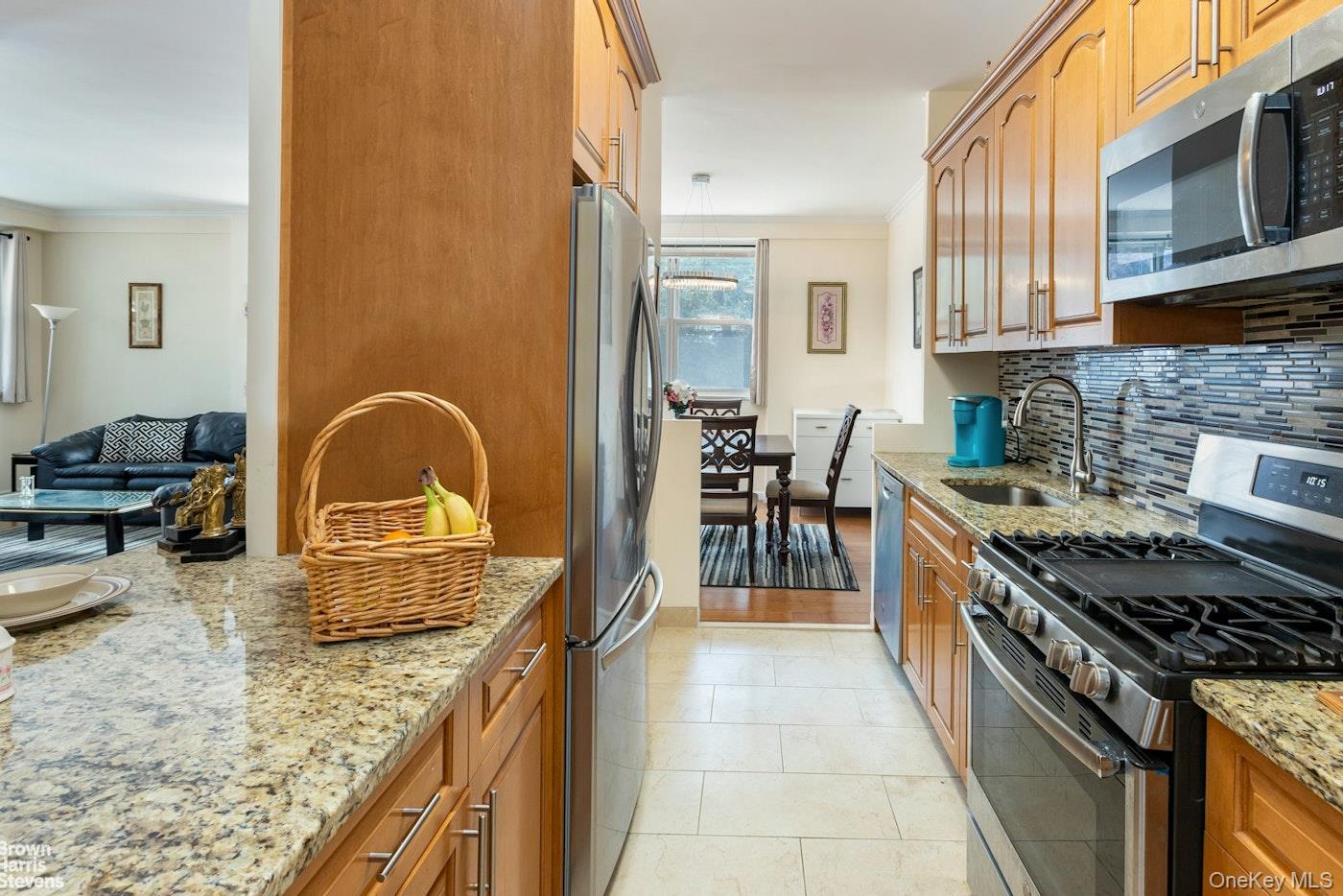 555 Kappock Street 2e Property Photo 1