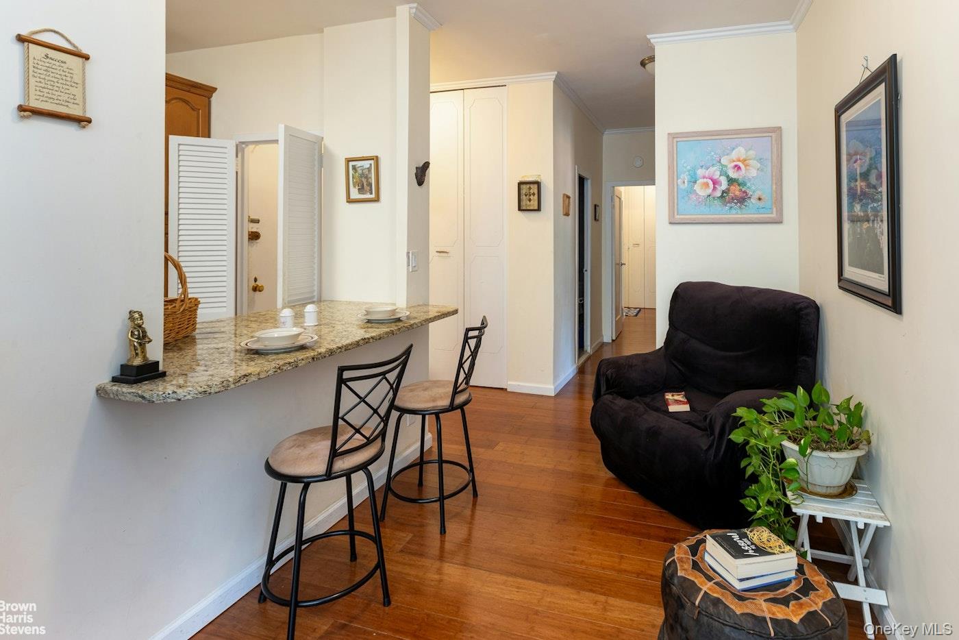 555 Kappock Street 2e Property Photo 3