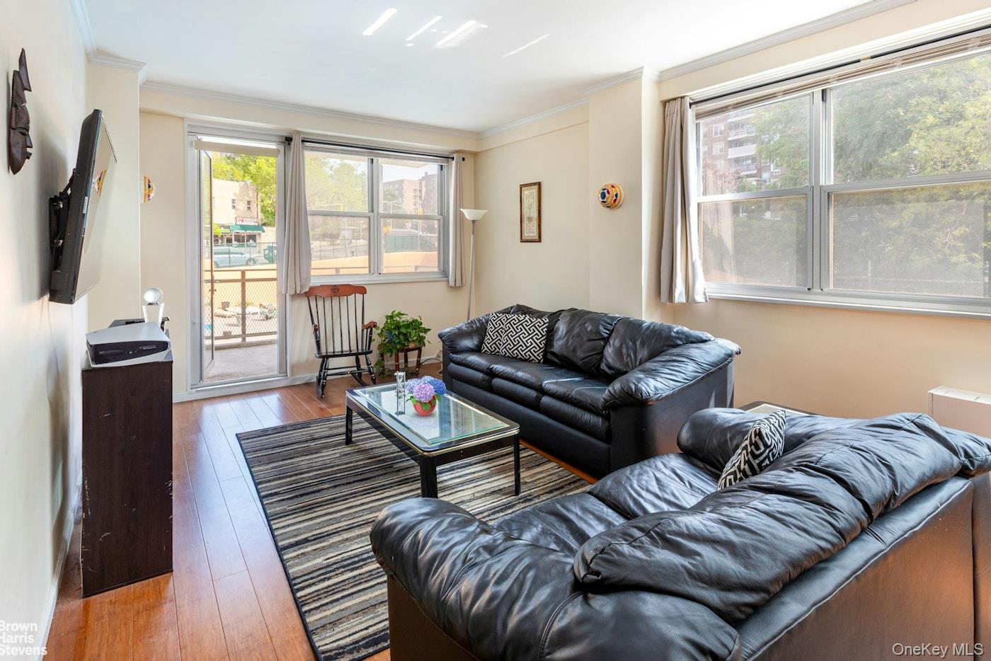 555 Kappock Street 2e Property Photo 4