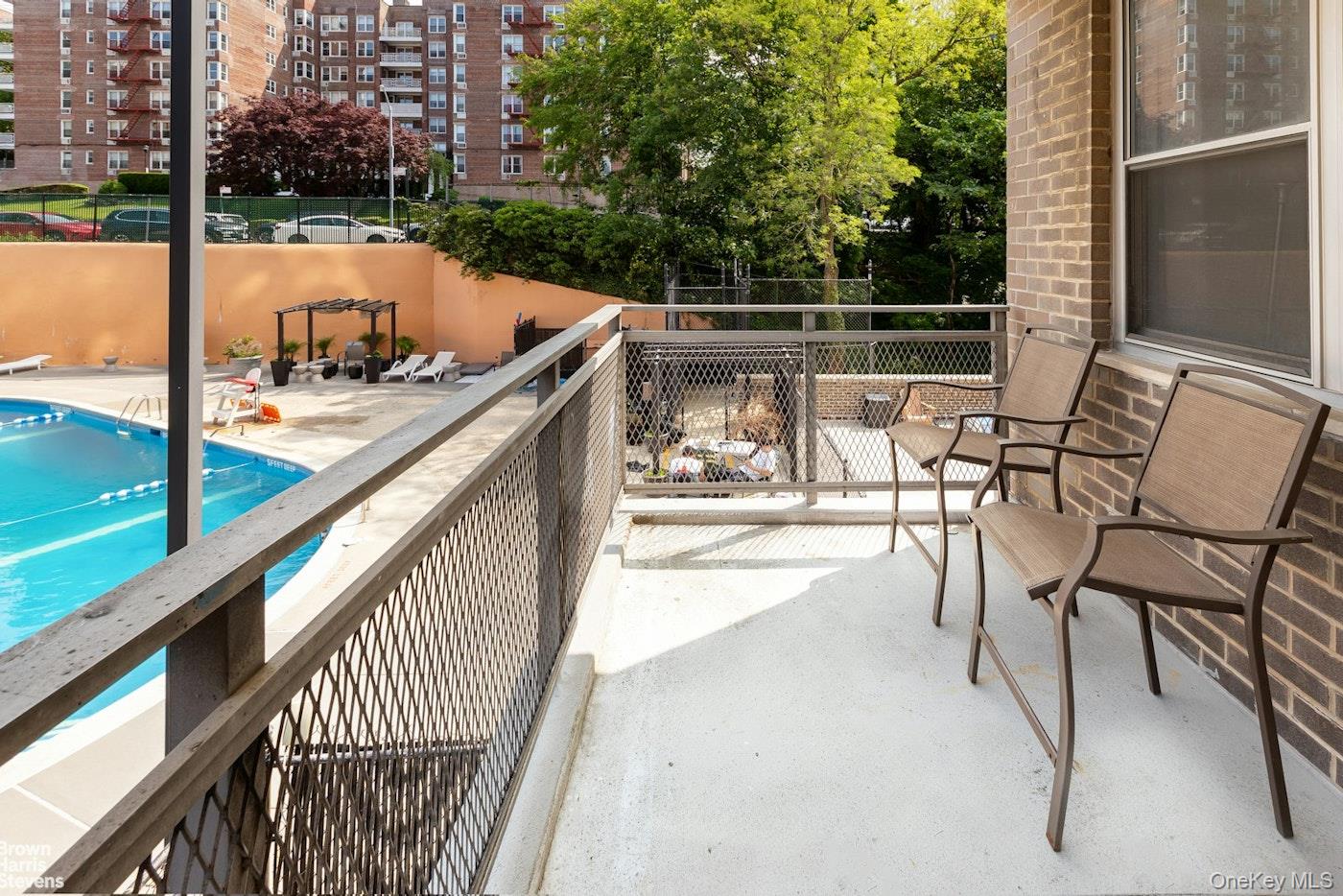 555 Kappock Street 2e Property Photo 6