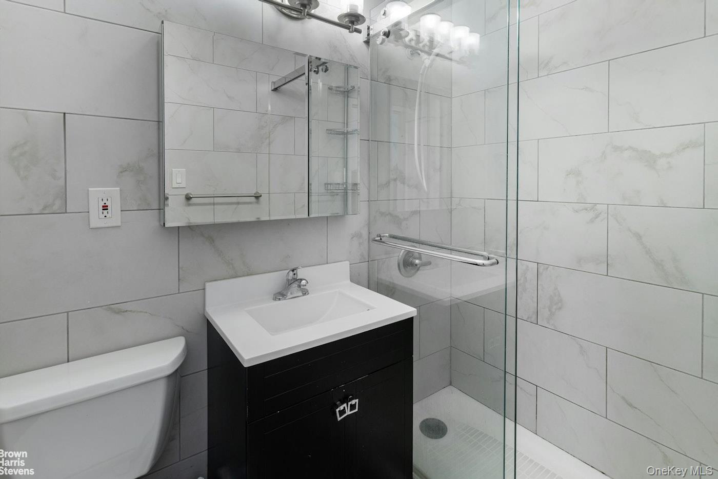 555 Kappock Street 2e Property Photo 12