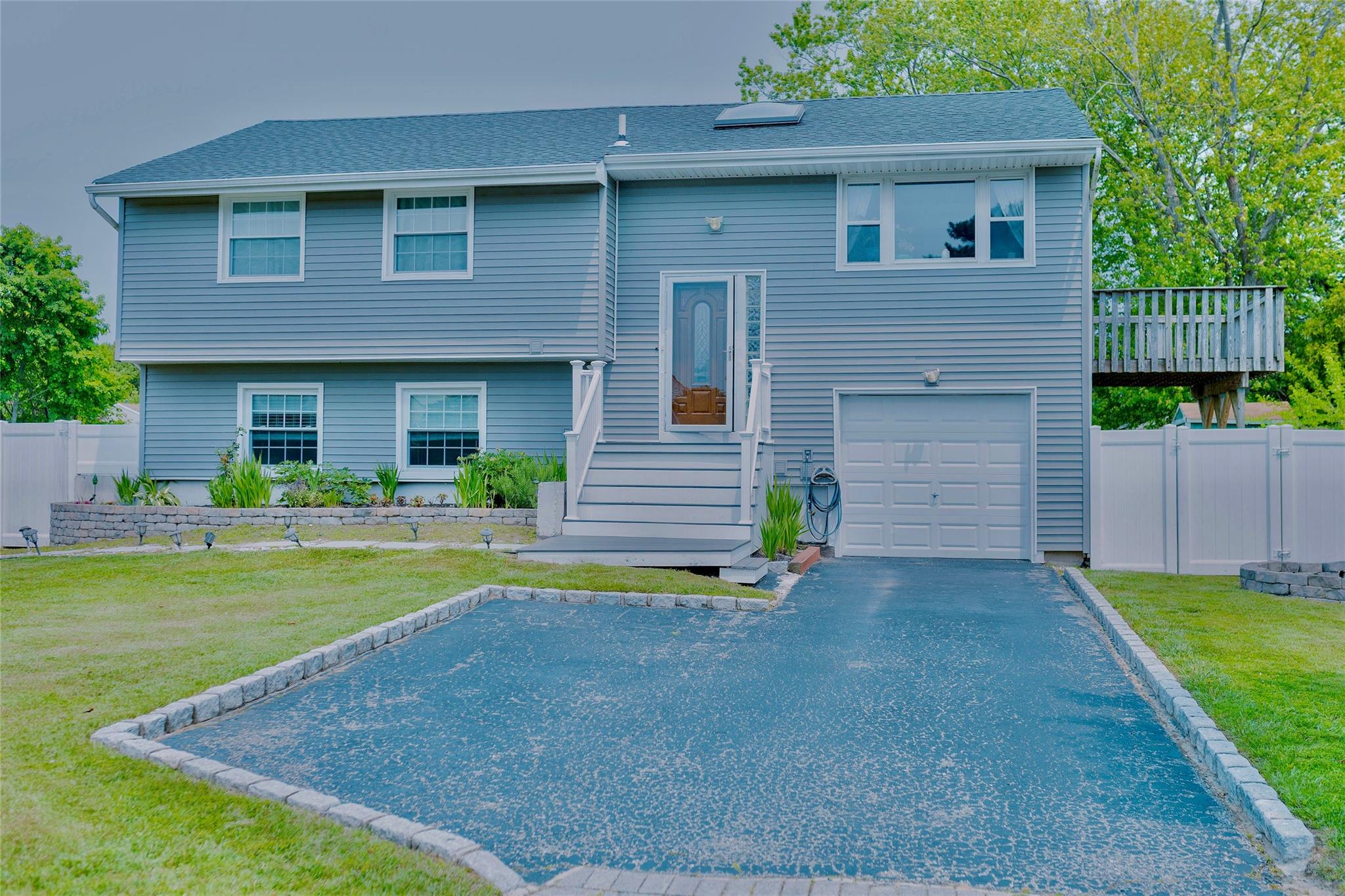3 Cobb Ln Property Photo 1