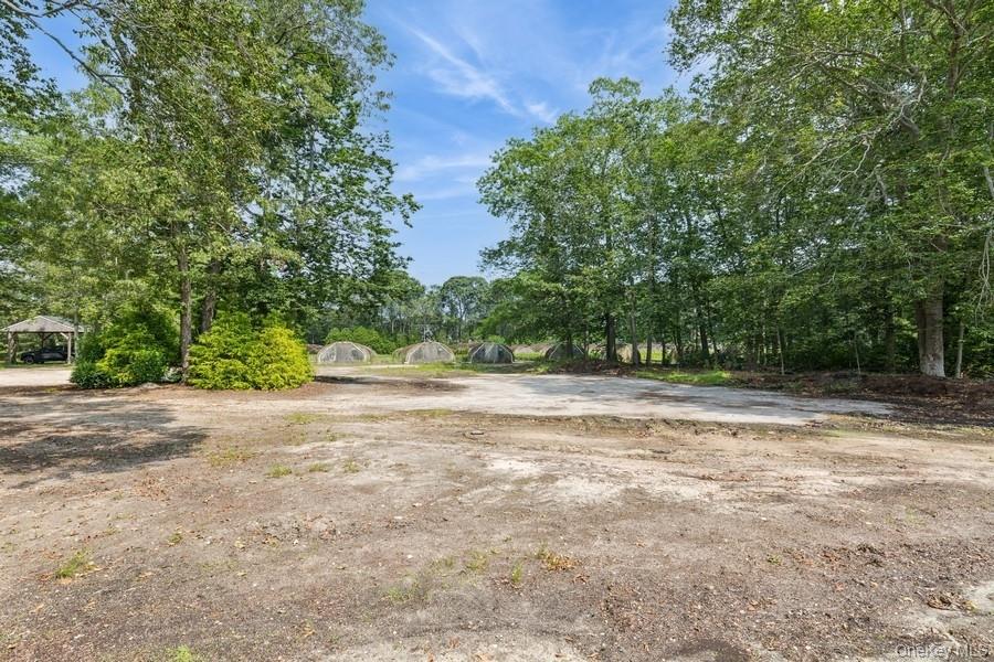 550 / 538 Herricks Lane Property Photo 10
