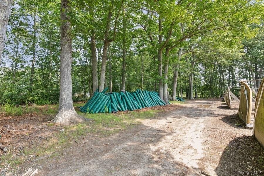 550 / 538 Herricks Lane Property Photo 13