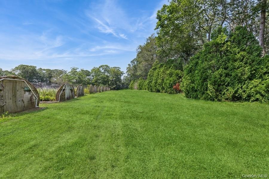 550 / 538 Herricks Lane Property Photo 37