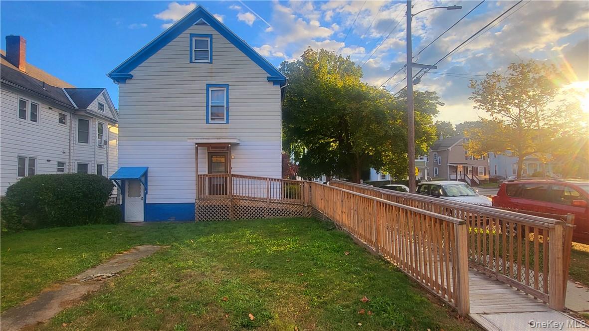 313 Mansion St Property Photo 2