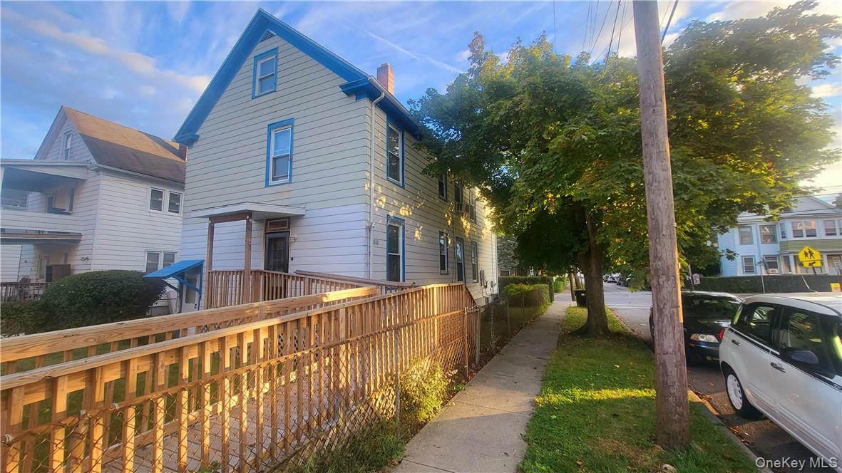 313 Mansion St Property Photo 3