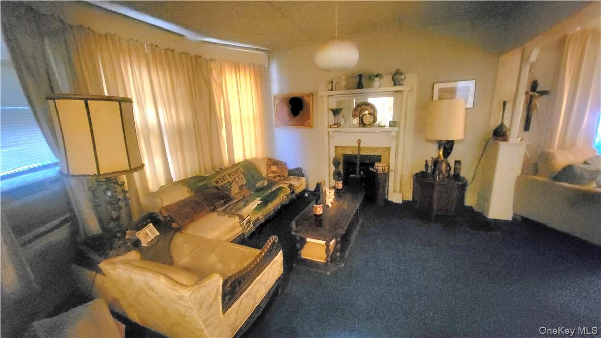 313 Mansion St Property Photo 5
