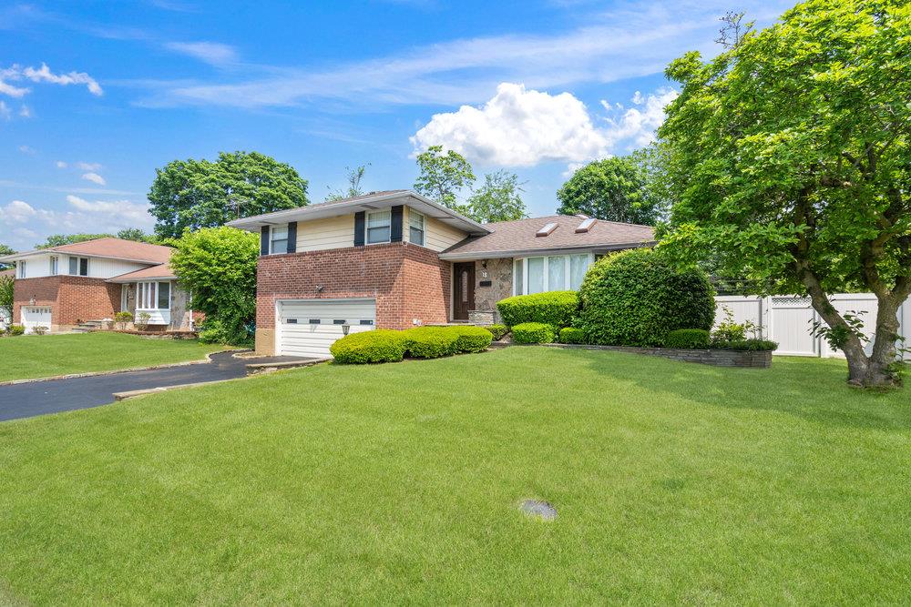 18 Birchwood Park Drive Property Photo 1