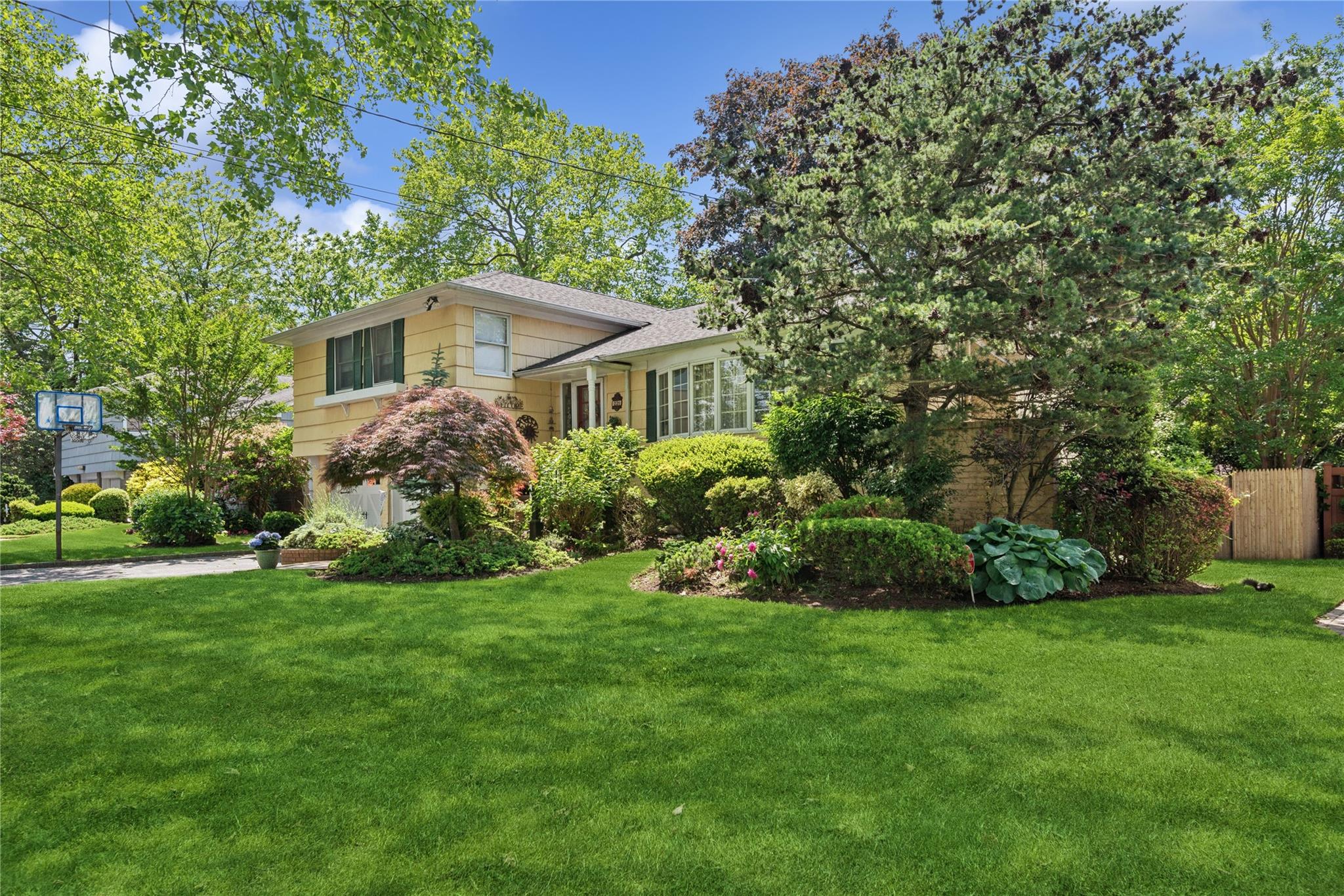 221 Somerset Drive Property Photo 2