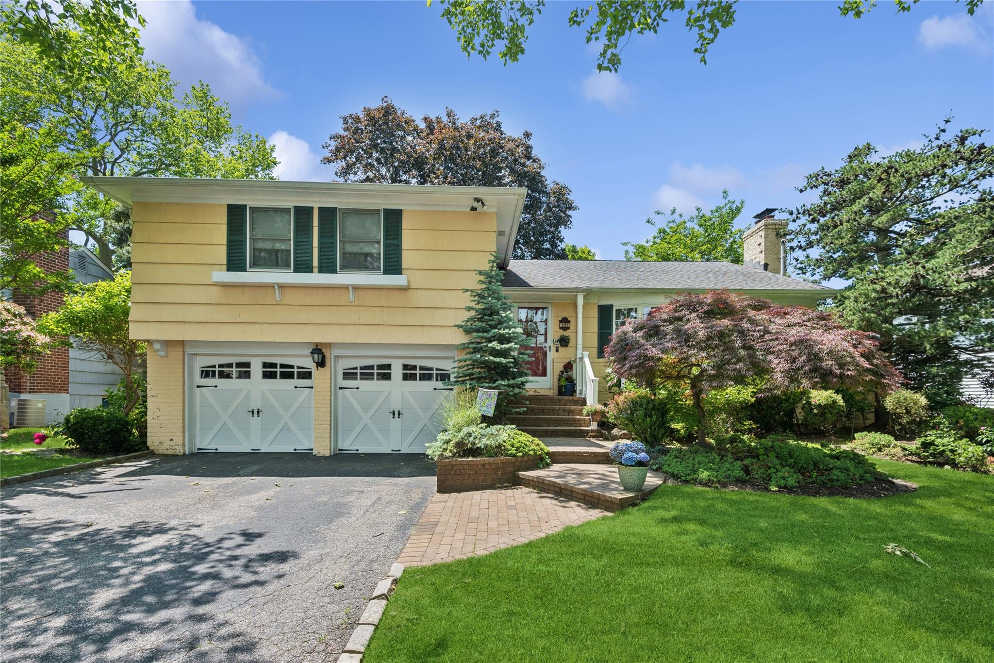 221 Somerset Drive Property Photo 3