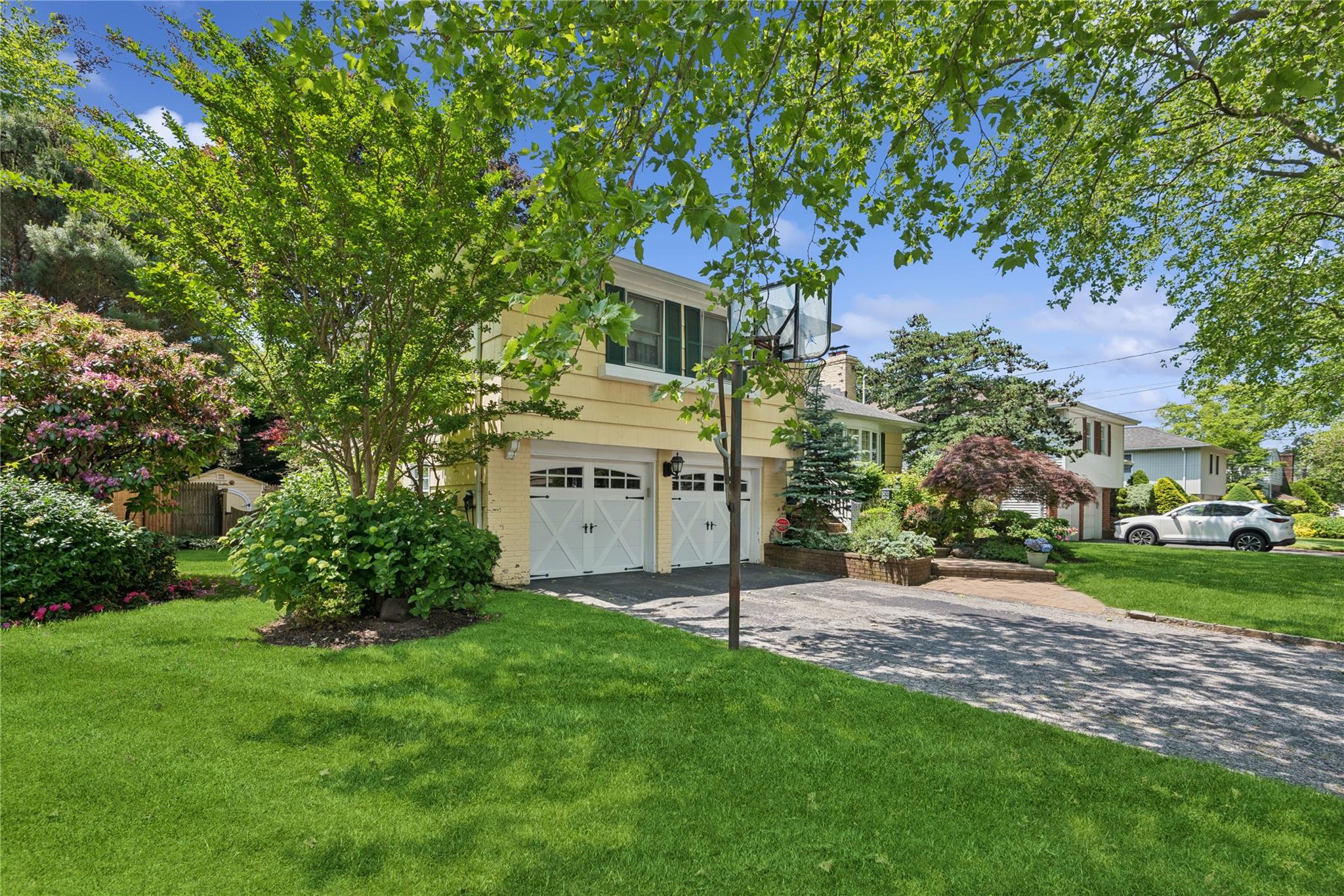 221 Somerset Drive Property Photo 4