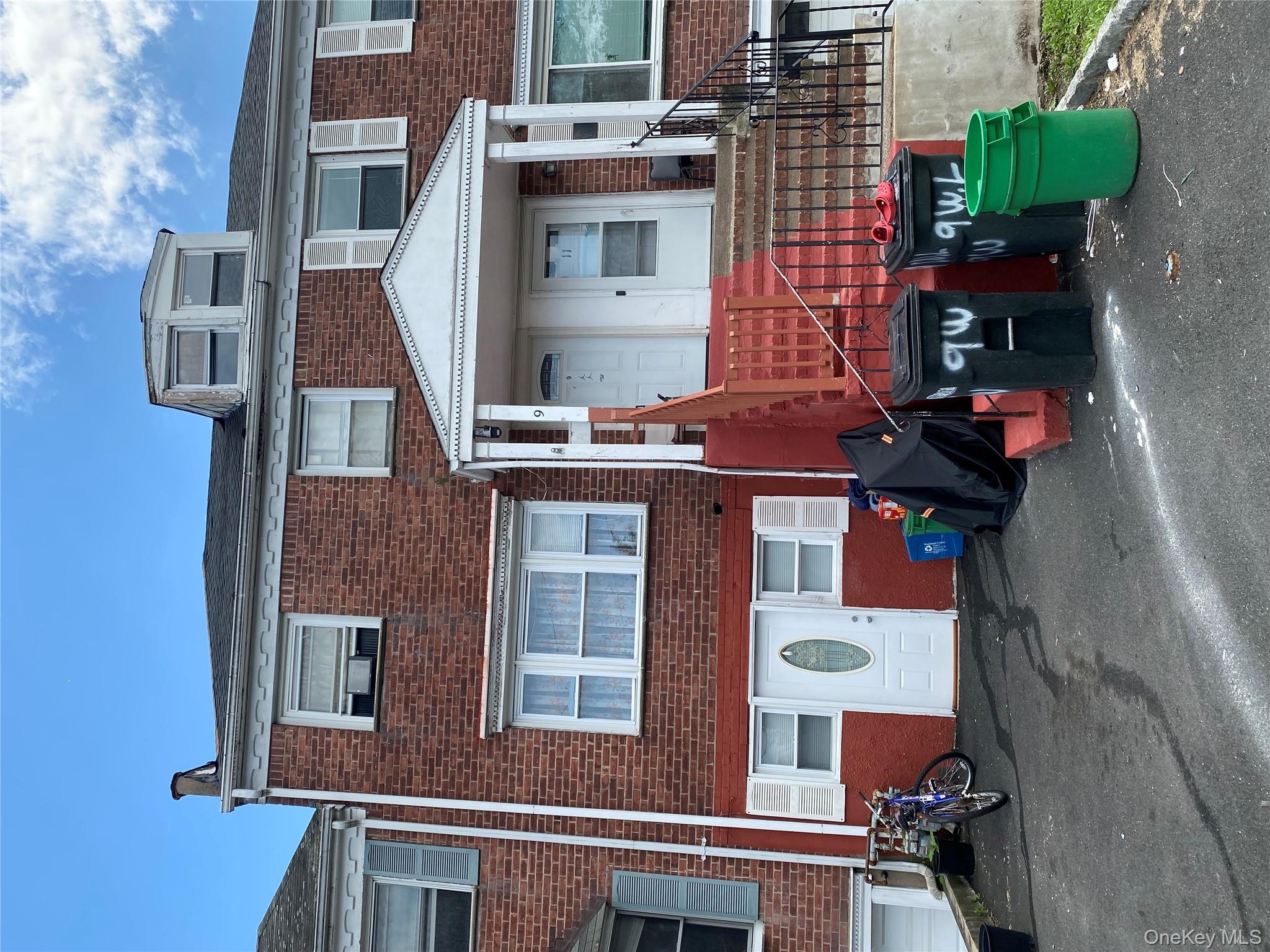 9 W Lincoln Street Property Photo 2