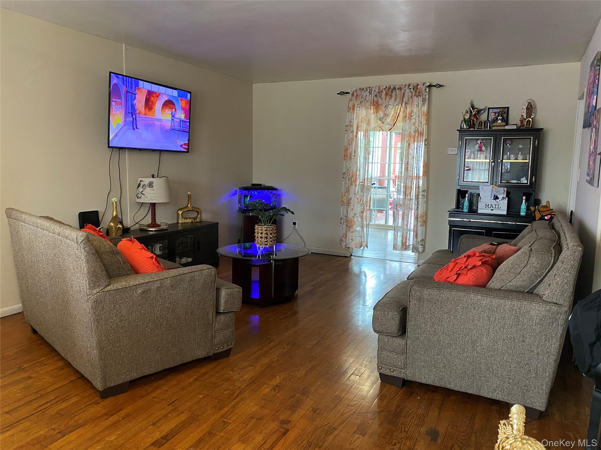 9 W Lincoln Street Property Photo 4