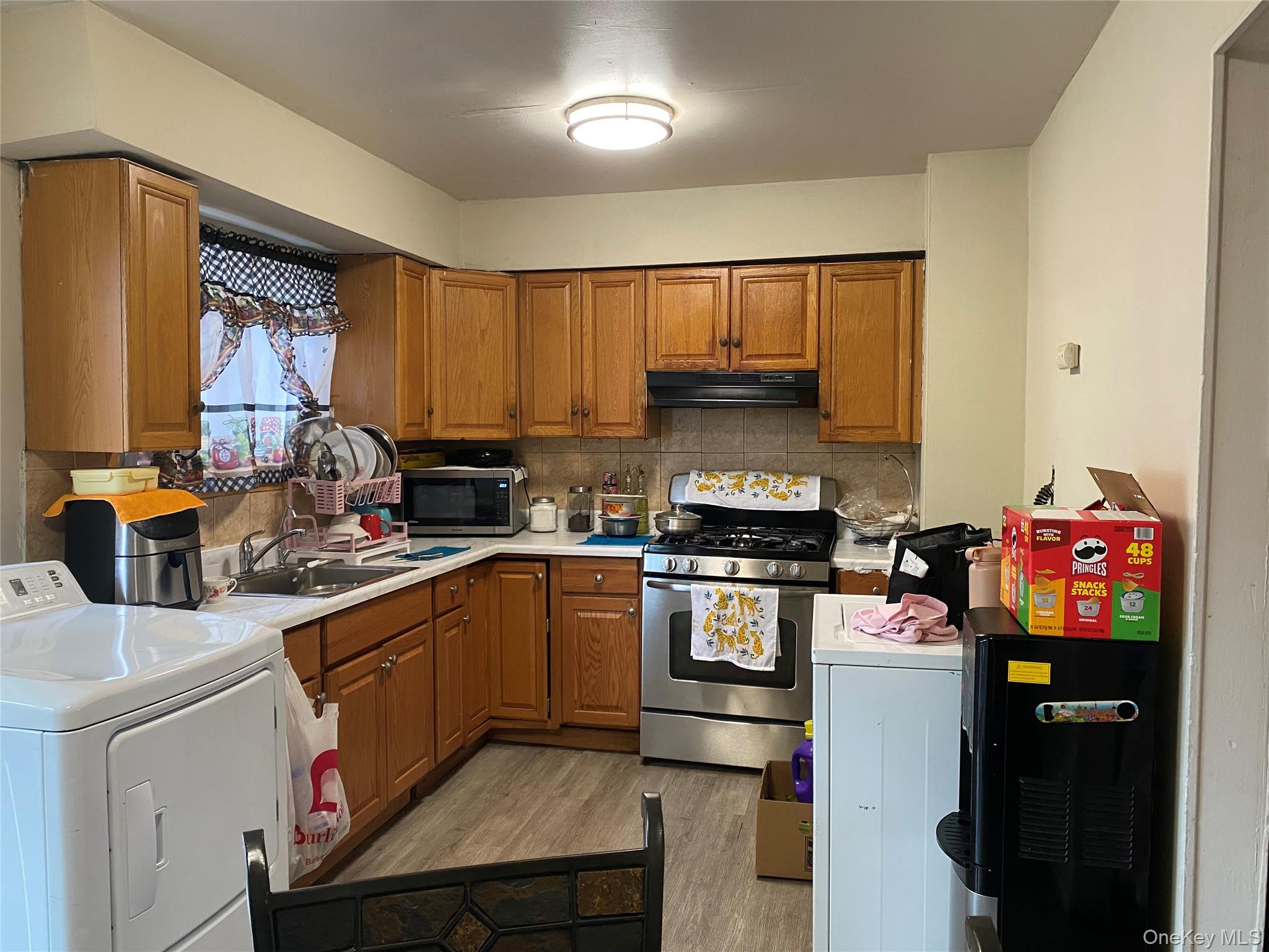 9 W Lincoln Street Property Photo 8